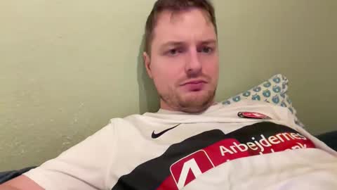 Snapshot of 095mike chatting on November 29, 2025, 3:37 pm 095mike online show from November 29, 2025, 3:37 pm