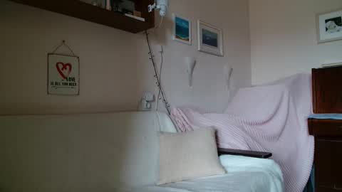 12ennie online show from March 18, 2026, 8:39 am