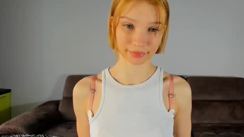 Snapshot of 18kira18 chatting on January 12, 2026, 5:45 am Kira online show from January 12, 2026, 5:45 am