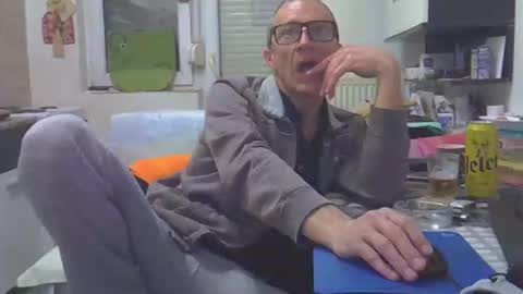 Snapshot of 1973man chatting on February 15, 2026, 11:34 pm 1973man online show from February 15, 2026, 11:34 pm