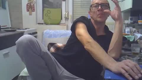 Snapshot of 1973man chatting on February 18, 2026, 11:01 pm 1973man online show from February 18, 2026, 11:01 pm