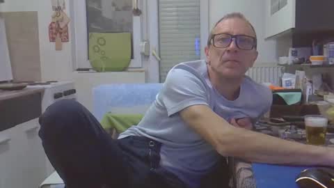 Snapshot of 1973man chatting on February 20, 2026, 12:07 am 1973man online show from February 20, 2026, 12:07 am