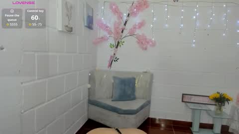 stef read my description online show from October 19, 2025, 7:58 pm