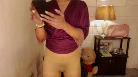 Snapshot of 1bigsurprise4you chatting on December 4, 2024, 12:30 am angel online show from December 4, 2024, 12:30 am
