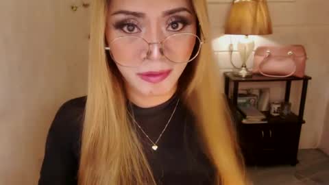 Snapshot of 1bigsurprise4you chatting on December 29, 2024, 8:58 pm angel online show from December 29, 2024, 8:58 pm