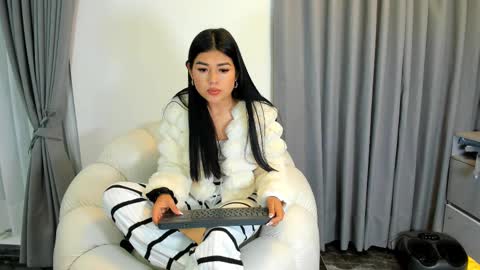 Snapshot of 1bonnie chatting on February 18, 2025, 2:05 am Hello soy bonnie online show from February 18, 2025, 2:05 am