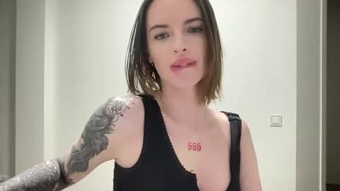 Snapshot of 1dove chatting on October 13, 2025, 6:08 pm DOVE online show from October 13, 2025, 6:08 pm