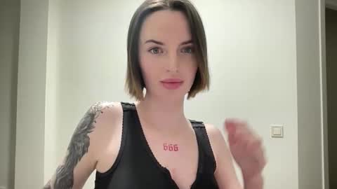 Snapshot of 1dove chatting on October 19, 2025, 6:52 pm DOVE online show from October 19, 2025, 6:52 pm