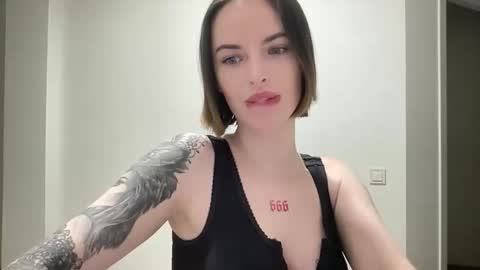 Snapshot of 1dove chatting on October 20, 2025, 8:20 pm DOVE online show from October 20, 2025, 8:20 pm