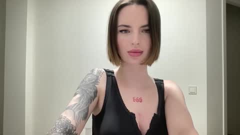 Snapshot of 1dove chatting on October 31, 2025, 9:05 pm DOVE online show from October 31, 2025, 9:05 pm