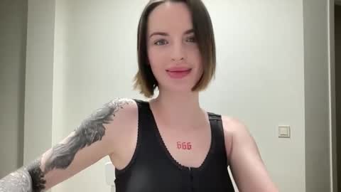 Snapshot of 1dove chatting on November 6, 2025, 9:48 pm DOVE online show from November 6, 2025, 9:48 pm