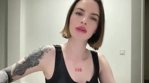 Snapshot of 1dove chatting on November 7, 2025, 5:24 pm DOVE online show from November 7, 2025, 5:24 pm