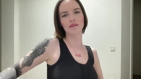 Snapshot of 1dove chatting on November 14, 2025, 5:00 pm DOVE online show from November 14, 2025, 5:00 pm