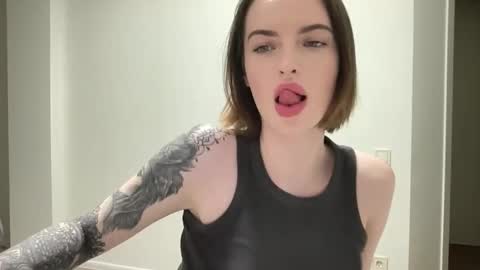 Snapshot of 1dove chatting on November 20, 2025, 7:46 pm DOVE online show from November 20, 2025, 7:46 pm