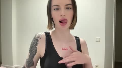 Snapshot of 1dove chatting on November 25, 2025, 8:53 pm DOVE online show from November 25, 2025, 8:53 pm