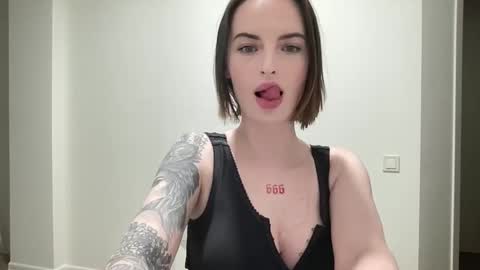 Snapshot of 1dove chatting on November 26, 2025, 9:05 pm DOVE online show from November 26, 2025, 9:05 pm