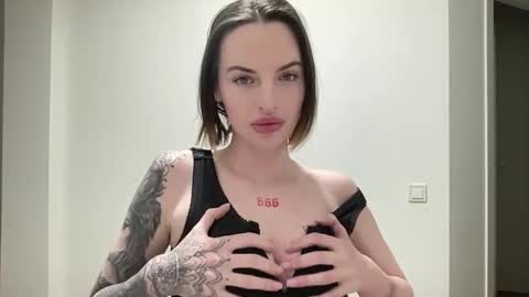 Snapshot of 1dove chatting on November 30, 2025, 8:35 pm DOVE online show from November 30, 2025, 8:35 pm