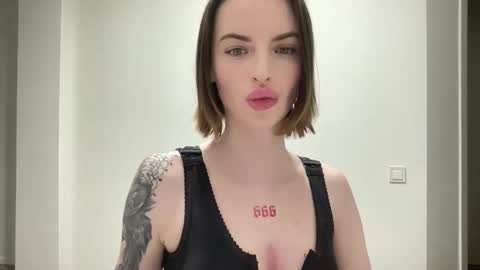 Snapshot of 1dove chatting on December 3, 2025, 9:24 pm DOVE online show from December 3, 2025, 9:24 pm