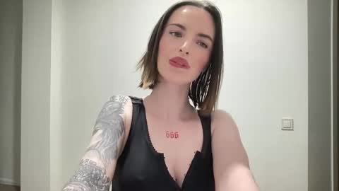 Snapshot of 1dove chatting on February 11, 2026, 9:53 pm DOVE online show from February 11, 2026, 9:53 pm