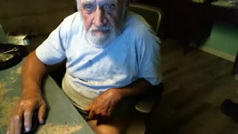 1handyanddee online show from May 16, 2026, 2:19 am