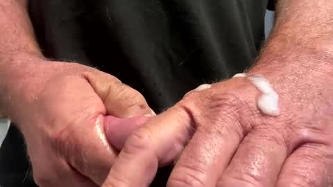 1hunglo412 online show from October 12, 2025, 12:04 pm