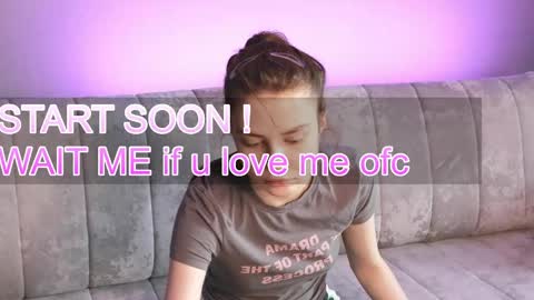 Lily 3 online show from May 25, 2026, 1:00 am
