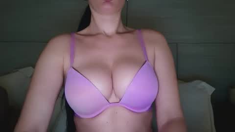 Snapshot of 1lovely1 chatting on January 13, 2026, 11:15 am Onna online show from January 13, 2026, 11:15 am