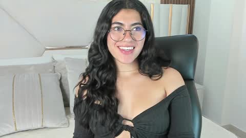 Snapshot of 1m_emily chatting on January 22, 2025, 10:05 pm . online show from January 22, 2025, 10:05 pm