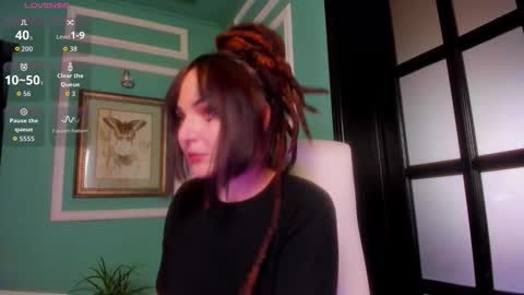 Moona  online show from December 15, 2025, 12:42 pm