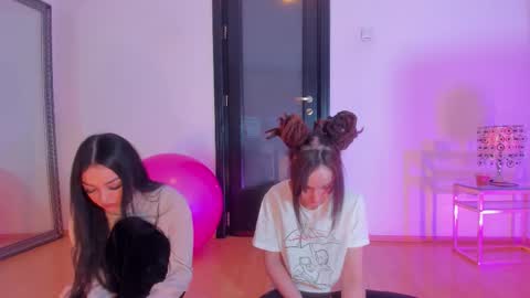 Moona  online show from February 13, 2026, 6:31 am