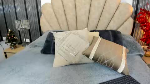 Snapshot of 1naughty_milf chatting on December 18, 2025, 11:27 am Luisa online show from December 18, 2025, 11:27 am