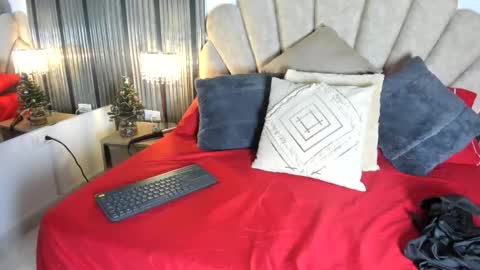 Snapshot of 1naughty_milf chatting on December 20, 2025, 7:10 pm Luisa online show from December 20, 2025, 7:10 pm