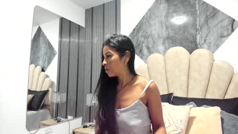 Snapshot of 1naughty_milf chatting on February 17, 2026, 7:49 am Luisa online show from February 17, 2026, 7:49 am