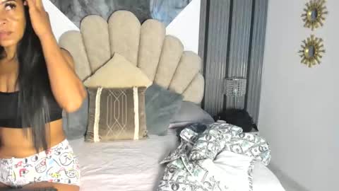 Snapshot of 1naughty_milf chatting on February 26, 2026, 11:31 am Luisa online show from February 26, 2026, 11:31 am