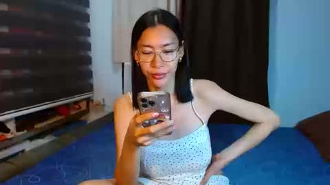 1perfectmodel online show from October 8, 2025, 3:31 pm