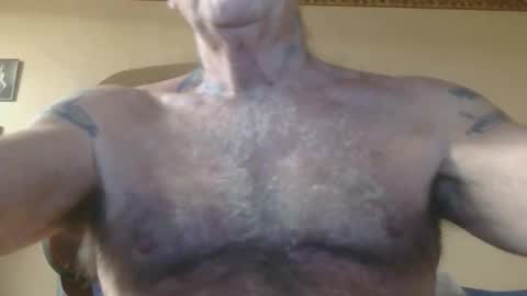 Snapshot of 1pizza_6beers___ chatting on November 4, 2025, 10:31 pm Pizza online show from November 4, 2025, 10:31 pm