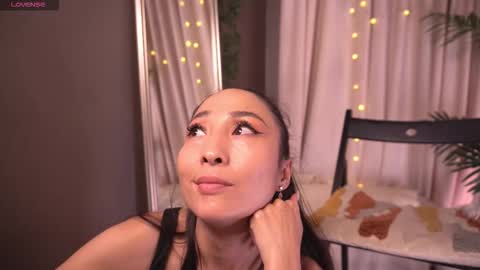 Rei online show from November 15, 2025, 1:29 pm