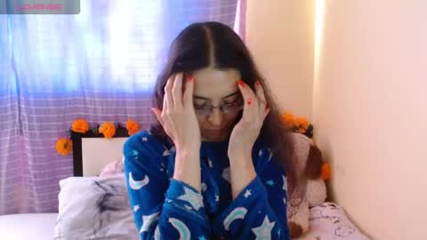 paola online show from November 12, 2025, 10:52 pm