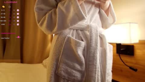 VICTORIA online show from November 13, 2025, 1:04 am