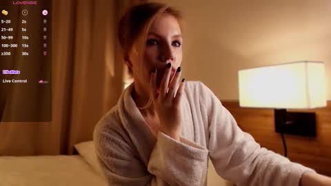 VICTORIA online show from November 17, 2025, 1:22 am