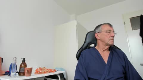 Henk online show from November 6, 2025, 11:33 am