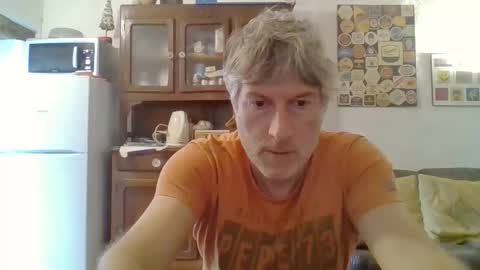 22esserre online show from October 15, 2025, 11:32 am