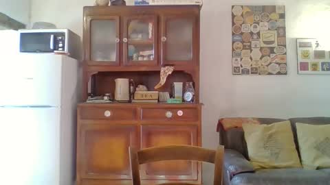 22esserre online show from December 18, 2025, 12:22 pm