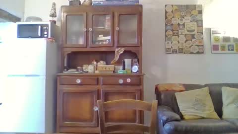 22esserre online show from April 3, 2026, 11:19 am