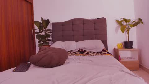 Snapshot of 2gays_1straight chatting on September 30, 2025, 8:14 pm David and Yoel online show from September 30, 2025, 8:14 pm
