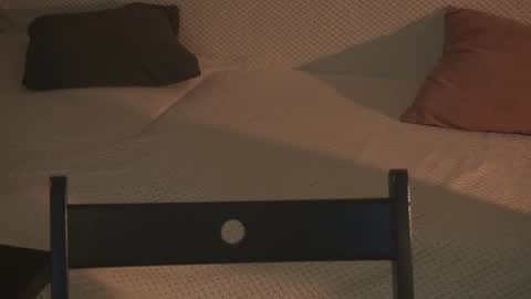 Snapshot of 2girls_1dream chatting on March 11, 2025, 8:09 pm Elley online show from March 11, 2025, 8:09 pm