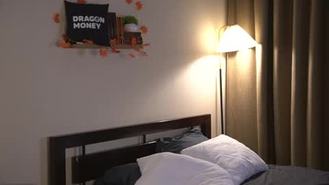 Elley  online show from October 24, 2025, 6:54 am