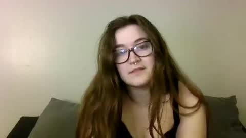 2girls1link online show from January 3, 2025, 5:39 am