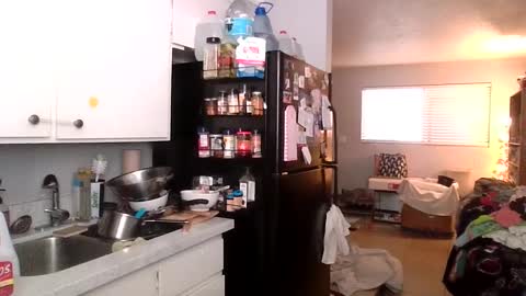 2girls1link online show from January 3, 2025, 4:37 pm