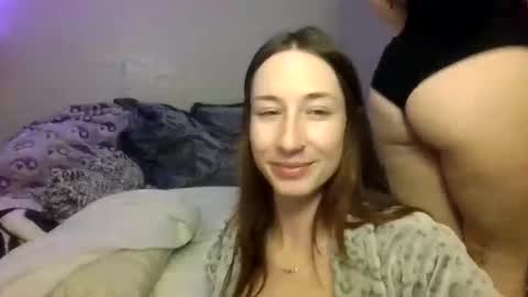 2girls1link online show from January 4, 2025, 4:12 am